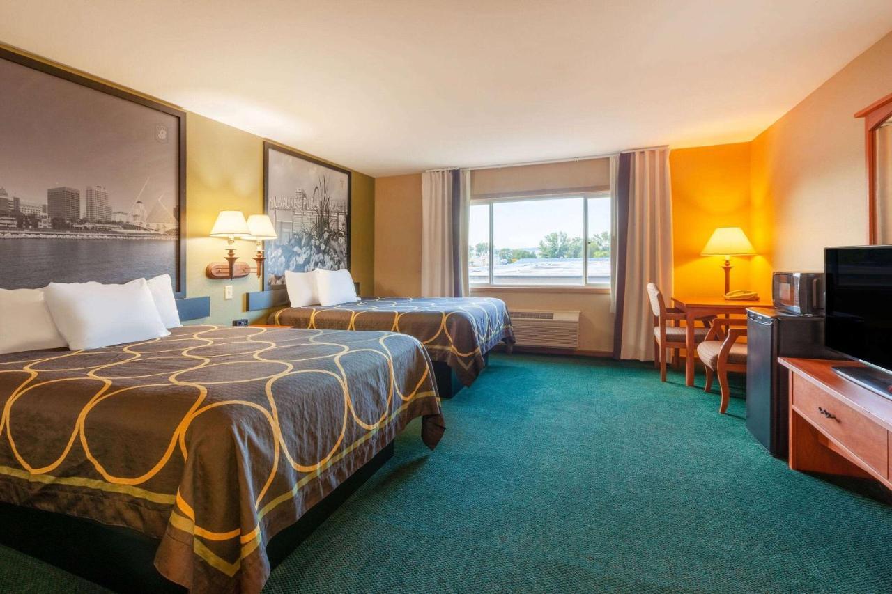 فندق Super 8 By Wyndham Berlin Wi المظهر الخارجي الصورة