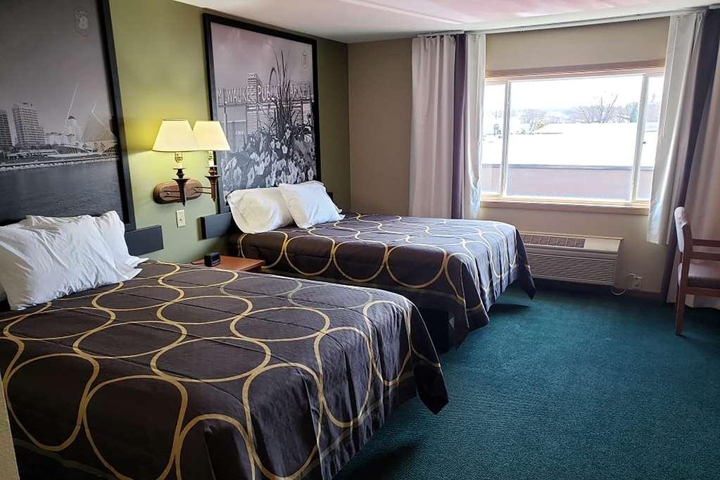 فندق Super 8 By Wyndham Berlin Wi الغرفة الصورة
