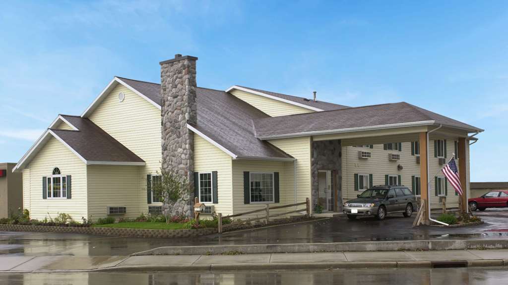 فندق Super 8 By Wyndham Berlin Wi المظهر الخارجي الصورة